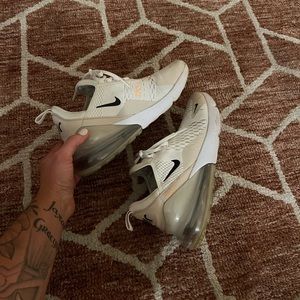 Womens Airmax 270s size 10